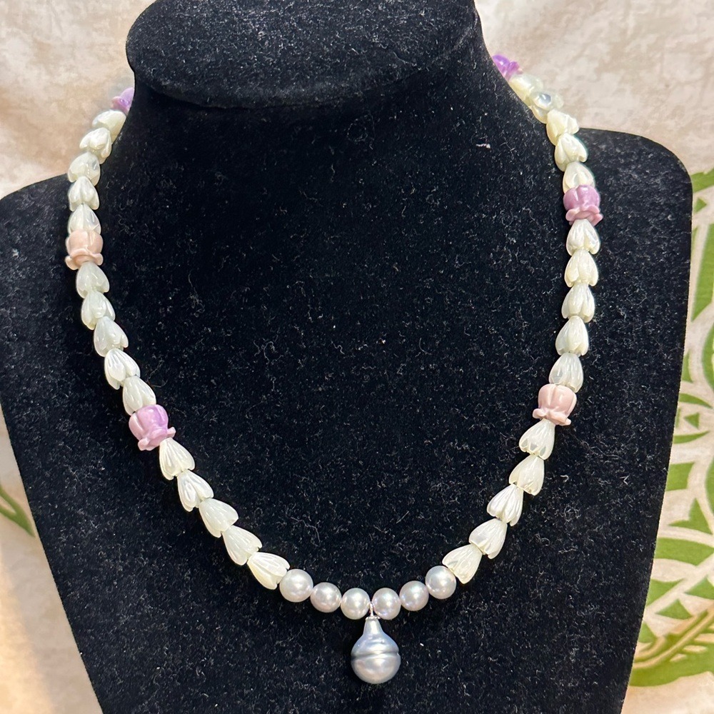 Tahitian Pearl Mother Of Pearl Pikake Freshwater Pearls W/Pua Kalaunu Necklace - Picture 5 of 7